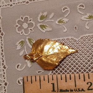 Leaf pendant...no chain